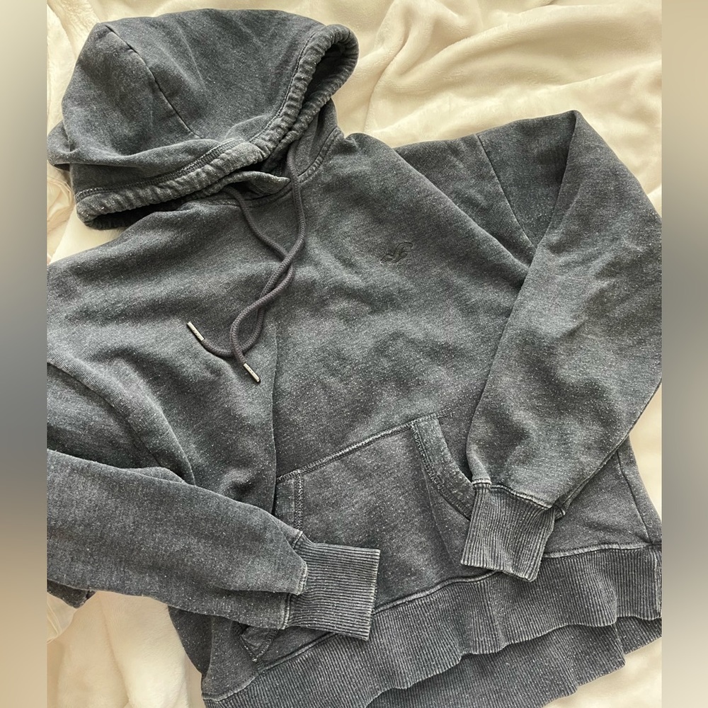 hollister grey cropped hoodie